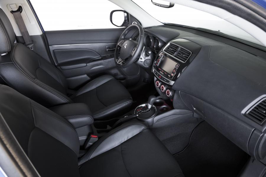 Интерьер Mitsubishi Outlander Sport SEL 2015 года  (фото 9 из 31)